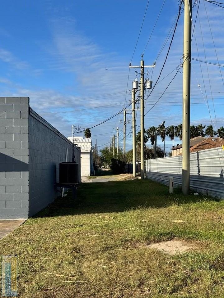 810 S Garcia St - Photo 5 of 14