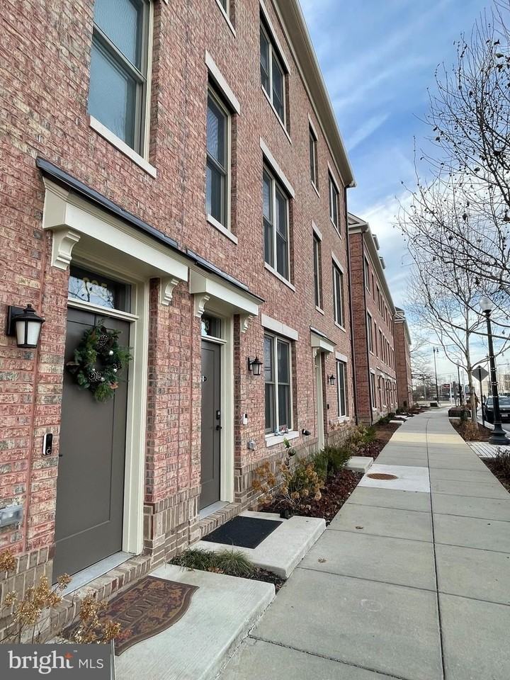 825 Sycamore Dr Se - Photo 2 of 50