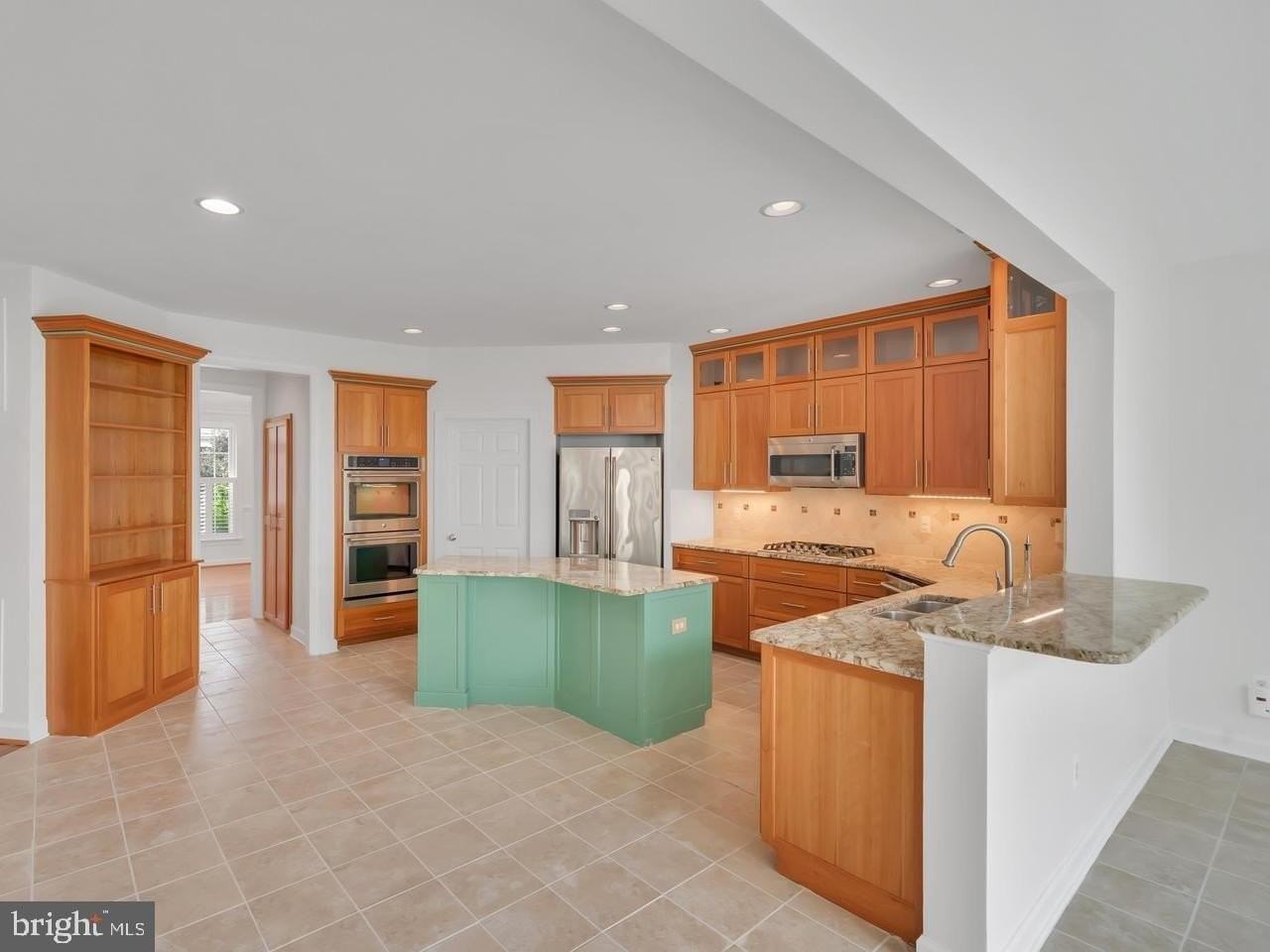 224 Sundance Ln - Photo 7 of 32