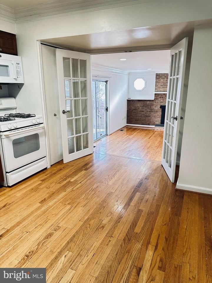 1 Apricot Ct - Photo 5 of 18