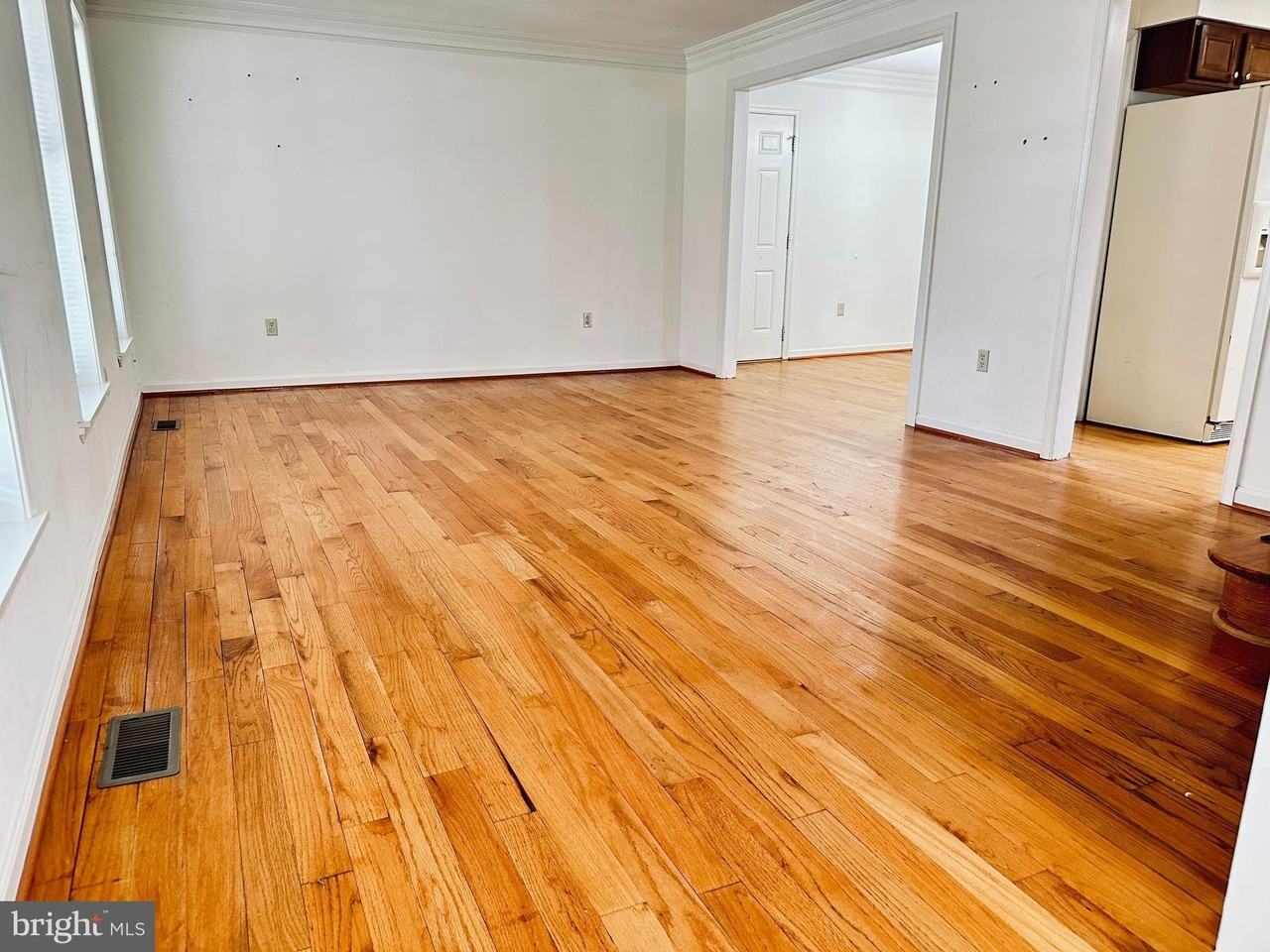 1 Apricot Ct - Photo 7 of 18