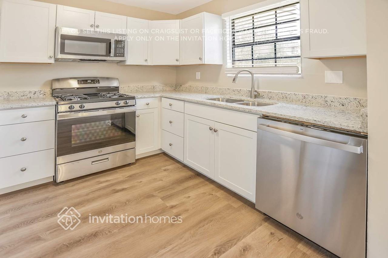 1065 Park West Ct - Photo 7 of 25