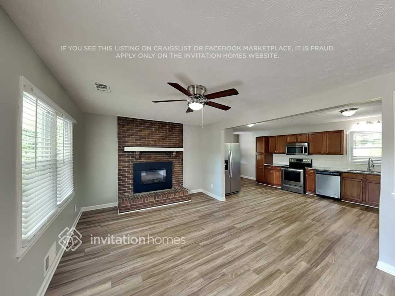 5847 Meadow View Ln - Photo 3 of 18