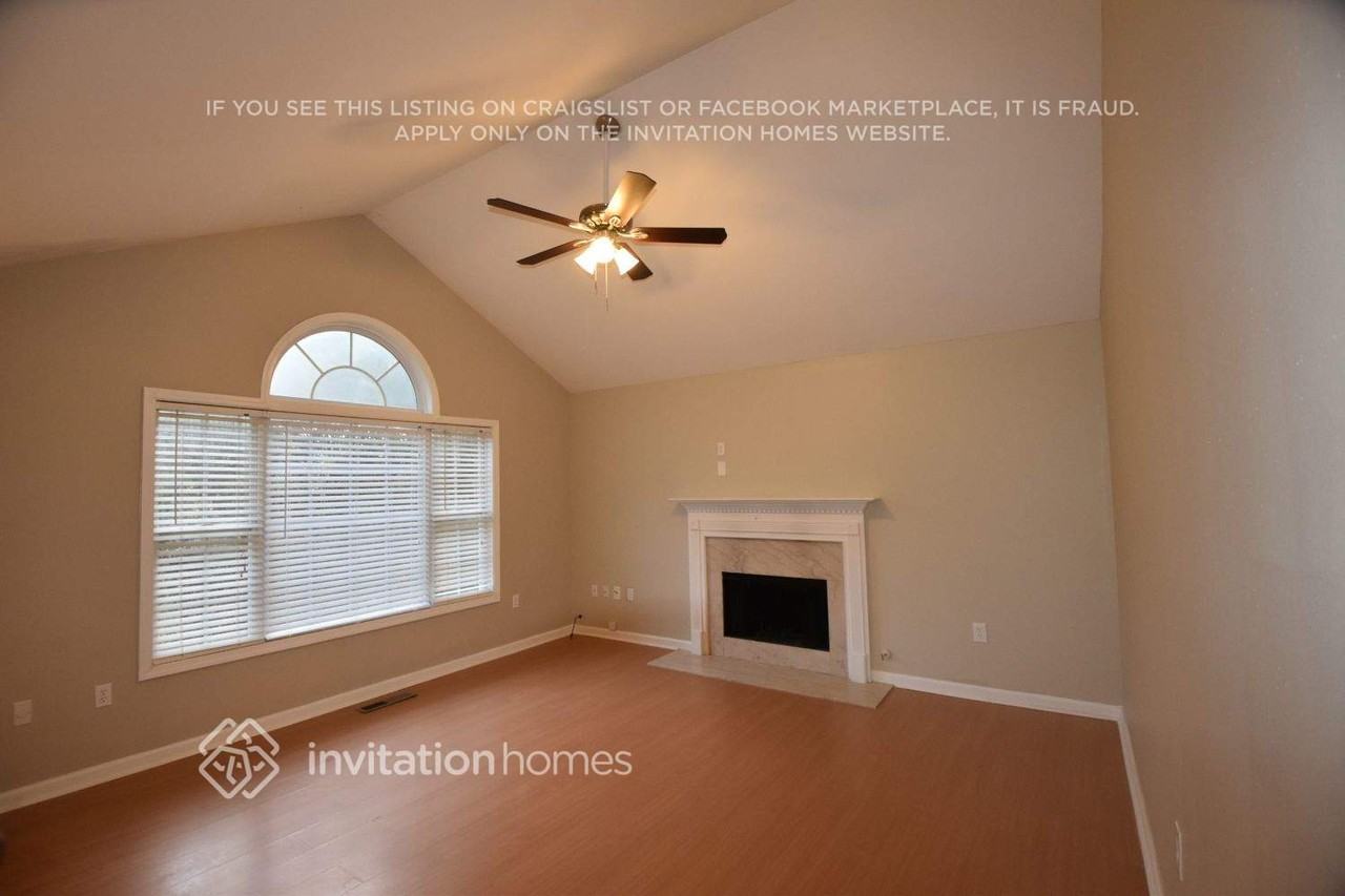 9455 Pebble Creek Ct - Photo 2 of 10