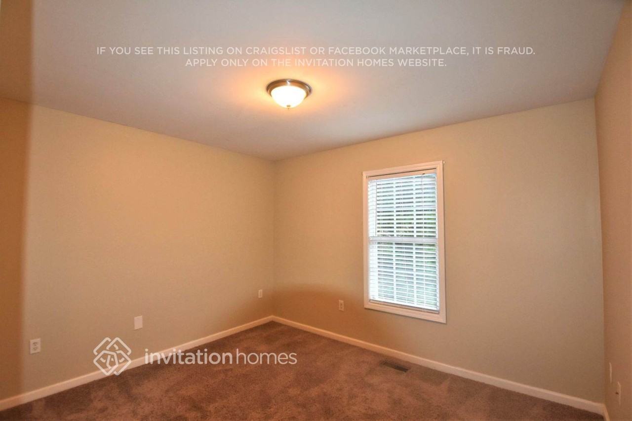 9455 Pebble Creek Ct - Photo 4 of 10