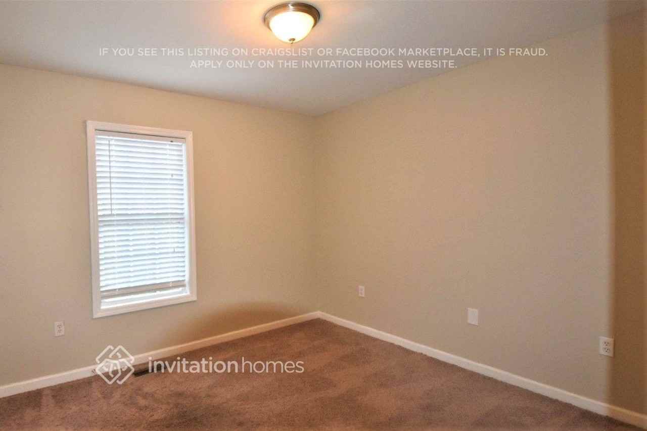 9455 Pebble Creek Ct - Photo 6 of 10