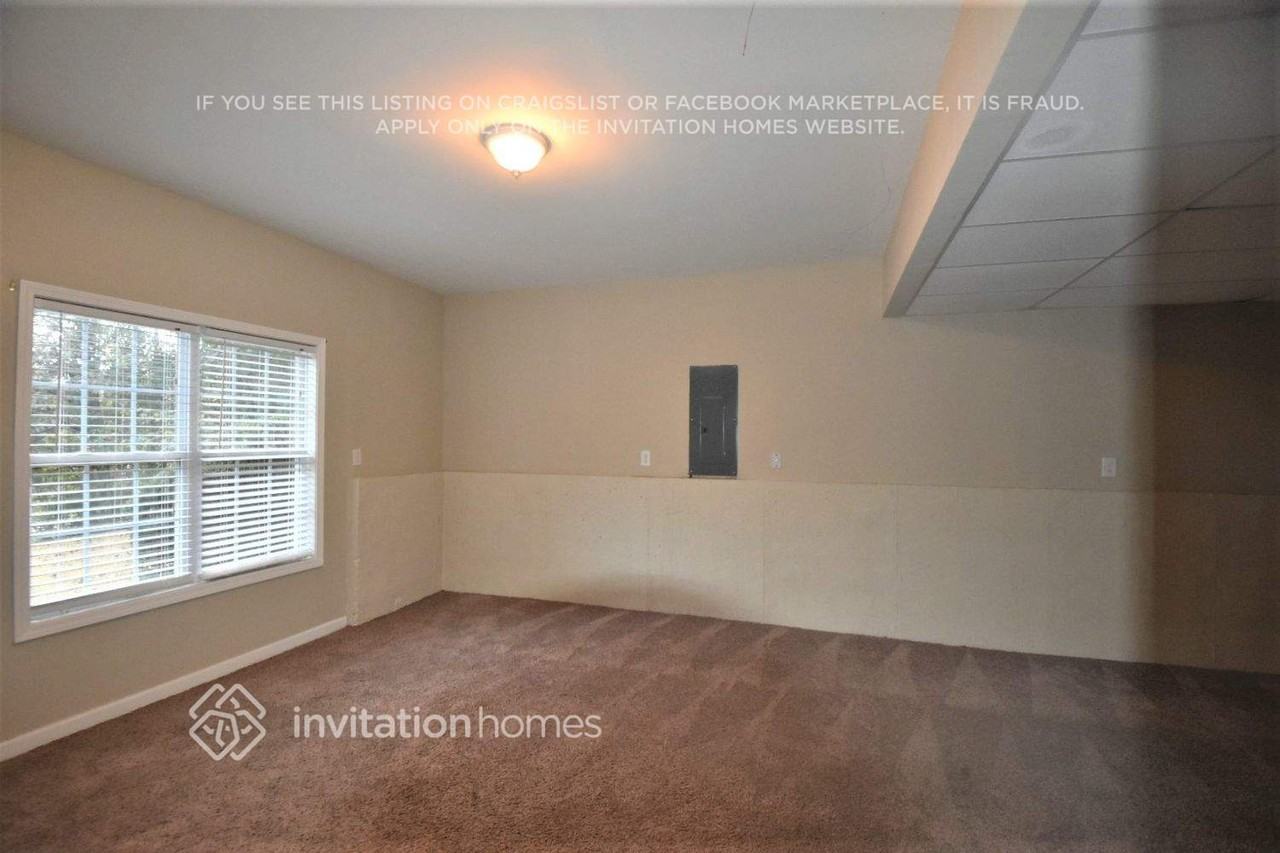 9455 Pebble Creek Ct - Photo 7 of 10