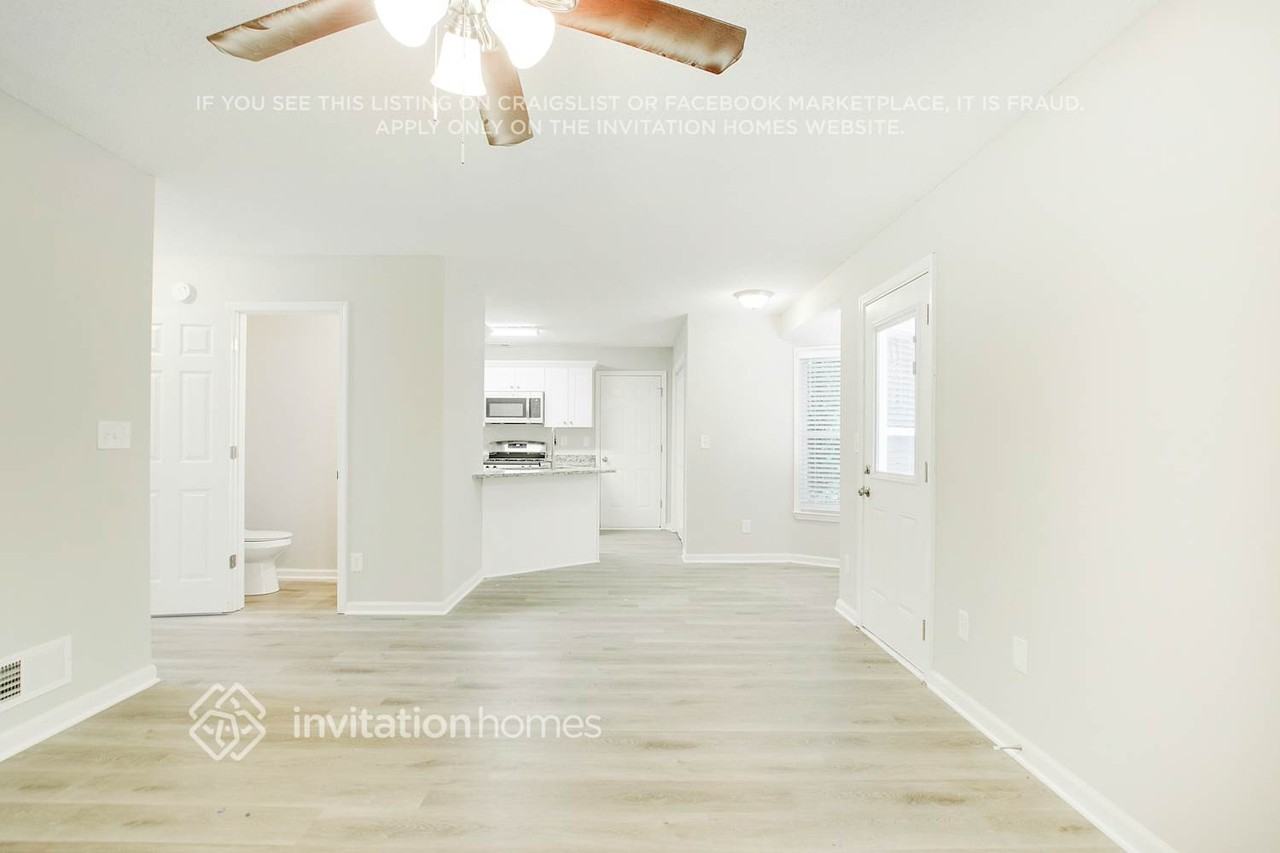 208 Camden Trl - Photo 7 of 26