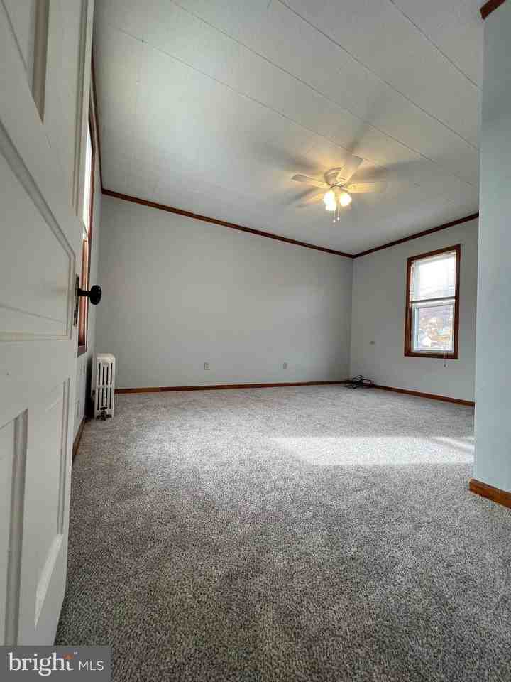 906 Lemon St - Photo 3 of 13