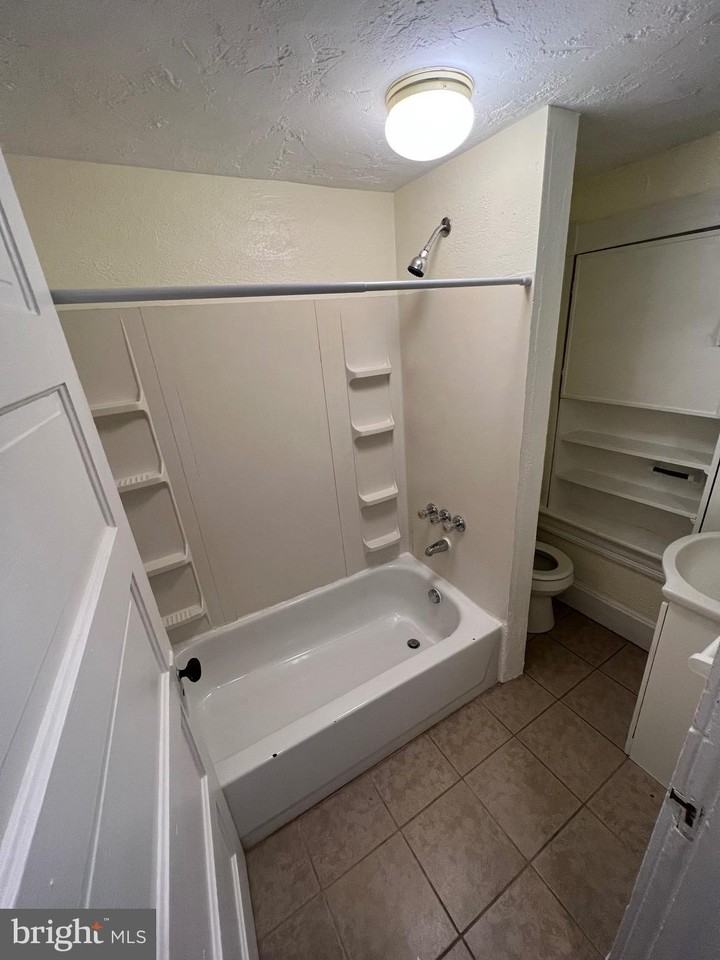 906 Lemon St - Photo 7 of 13