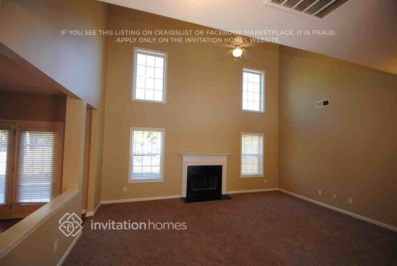 5372 Heyward Pl Sw - Photo 3 of 10