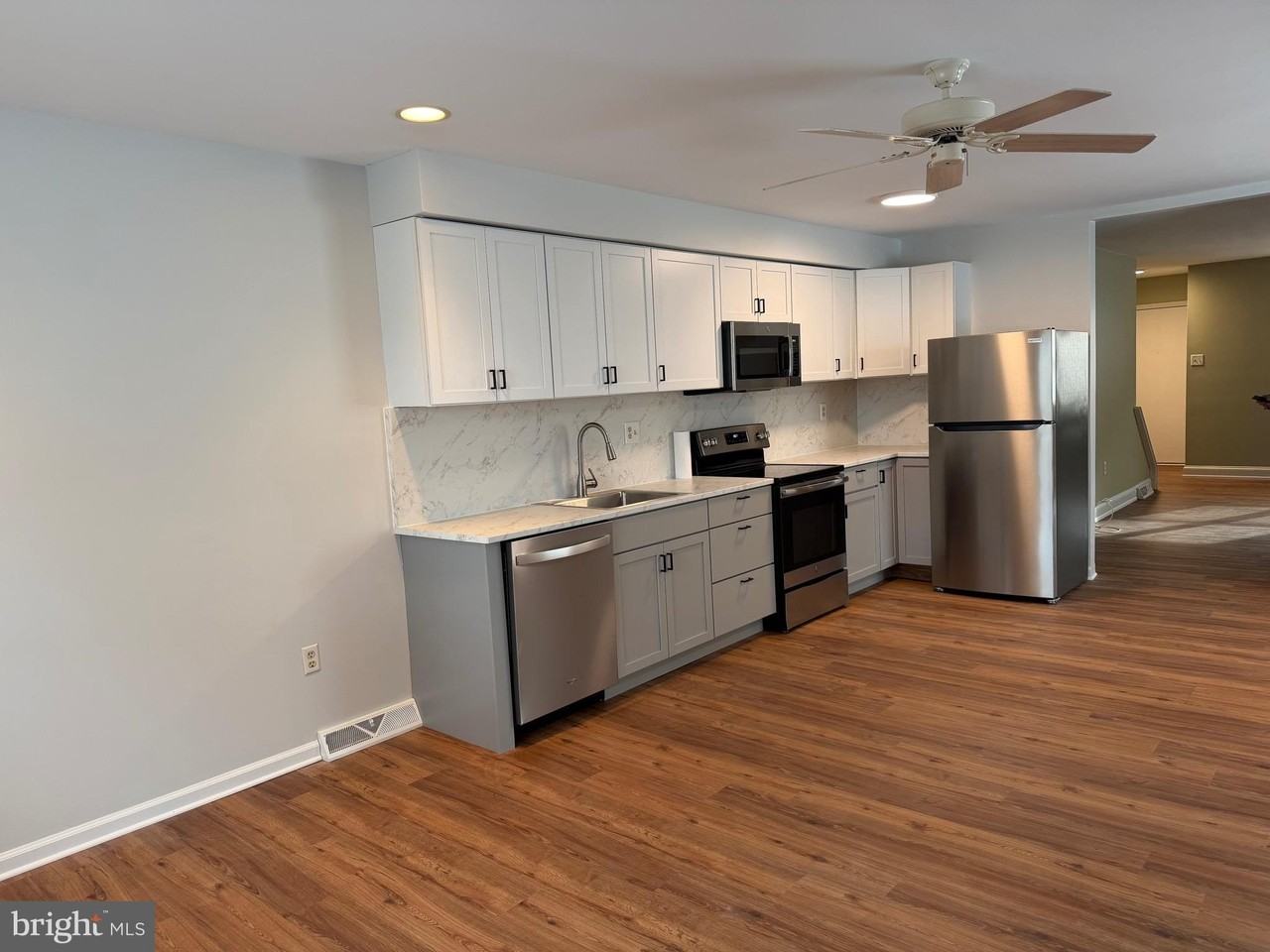 310 Deano Way - Photo 4 of 39