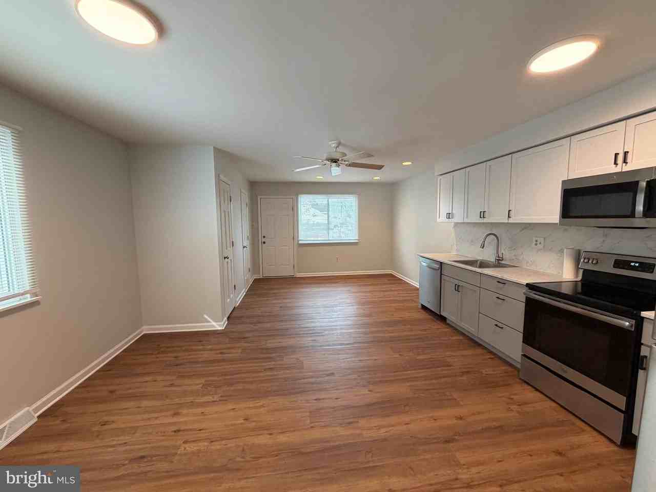 310 Deano Way - Photo 5 of 39