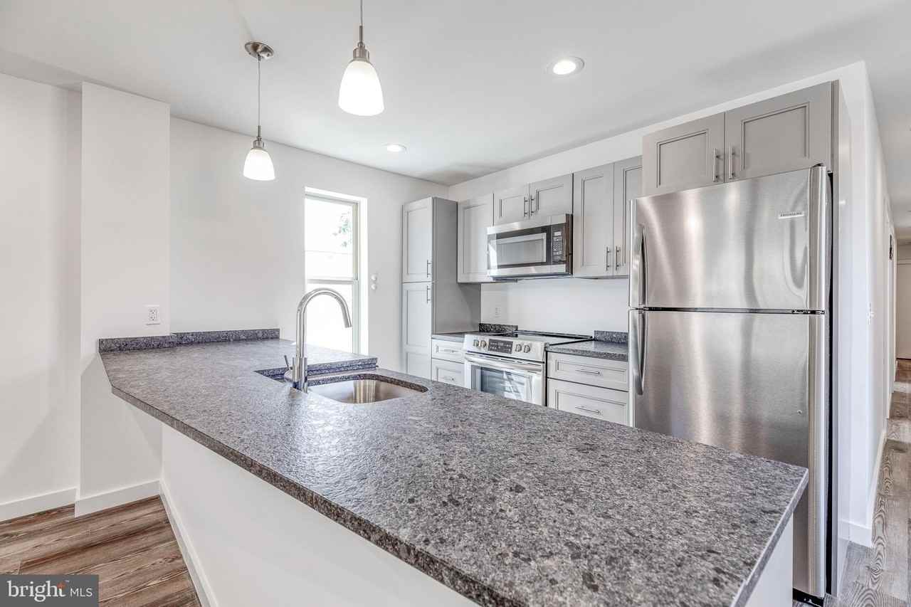 751 N 43rd St Apt 401 #401 - Photo 3 of 16