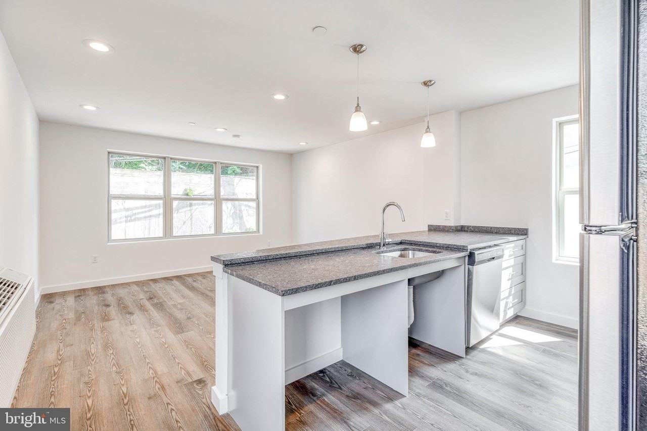 751 N 43rd St Apt 401 #401 - Photo 5 of 16