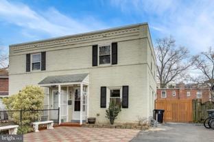 903 S Irving St - Photo 1 of 1