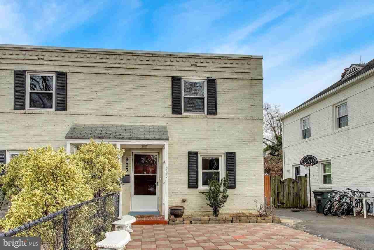 903 S Irving St - Photo 4 of 32