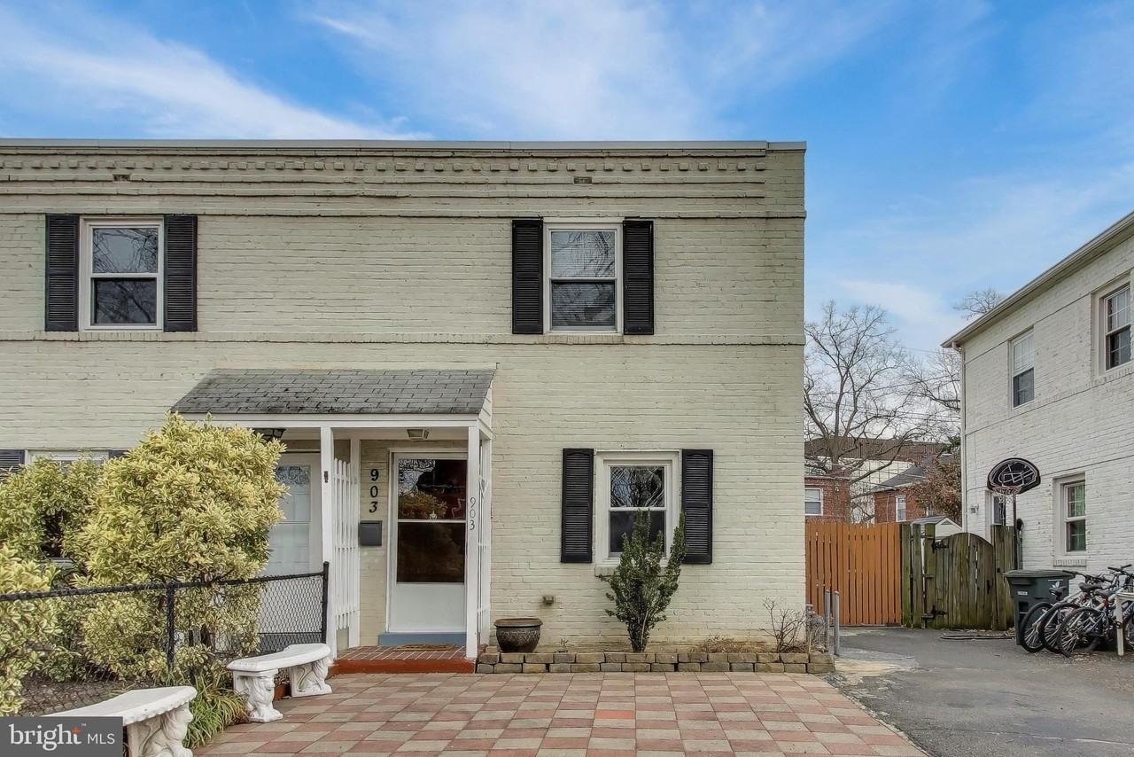 903 S Irving St - Photo 5 of 32