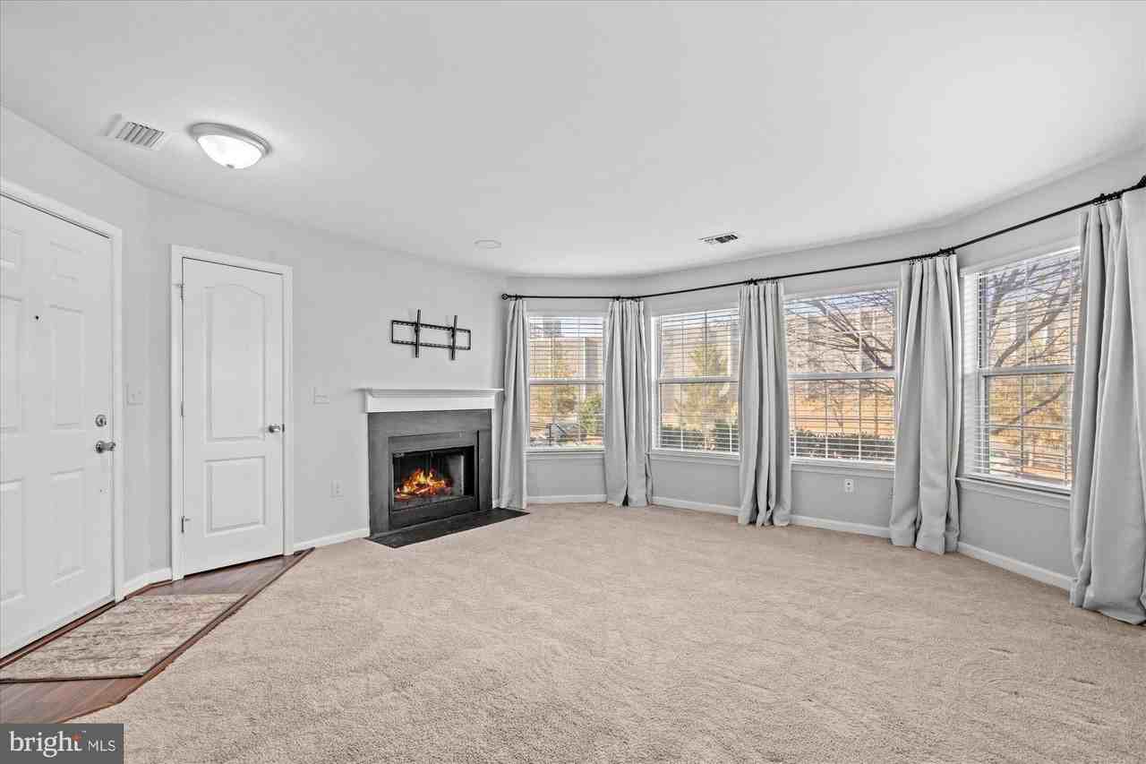 5600 Willoughby Newton Dr Unit 12 #12 - Photo 4 of 26