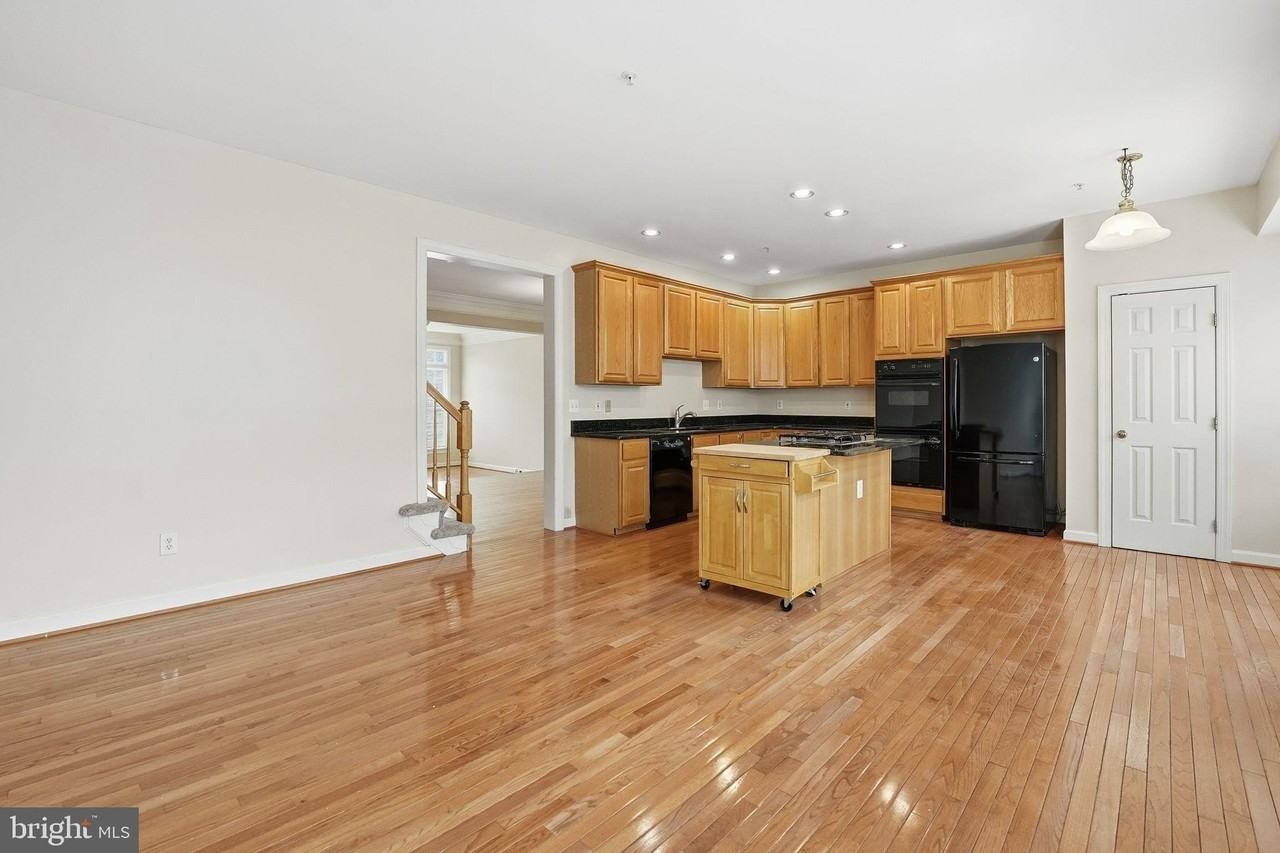 1806 Brentridge St - Photo 2 of 40