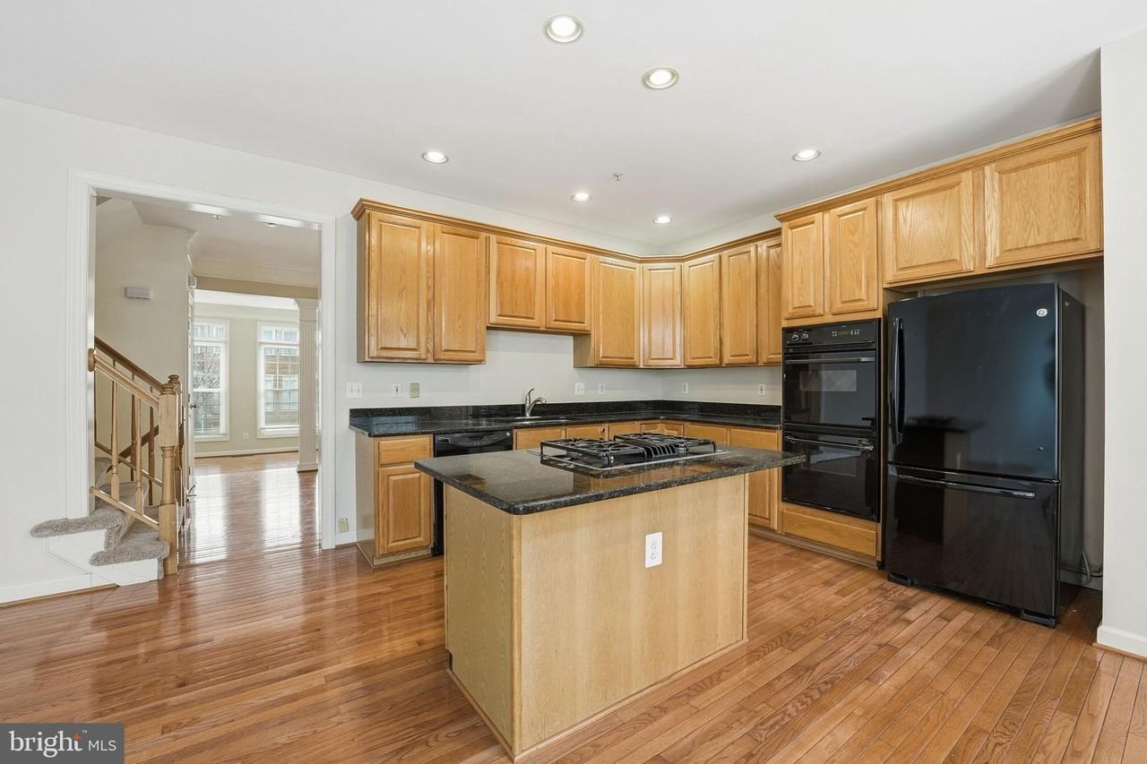 1806 Brentridge St - Photo 4 of 40