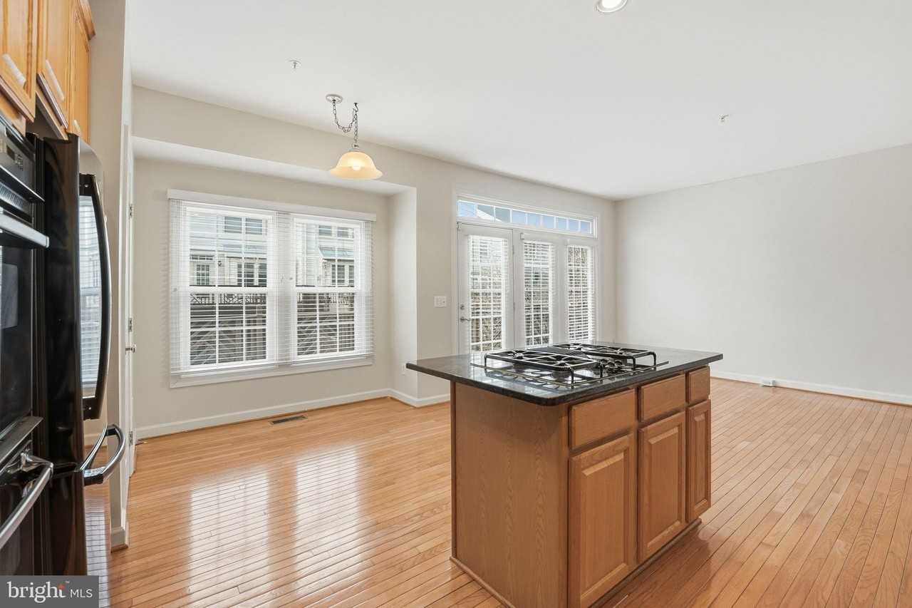 1806 Brentridge St - Photo 7 of 40