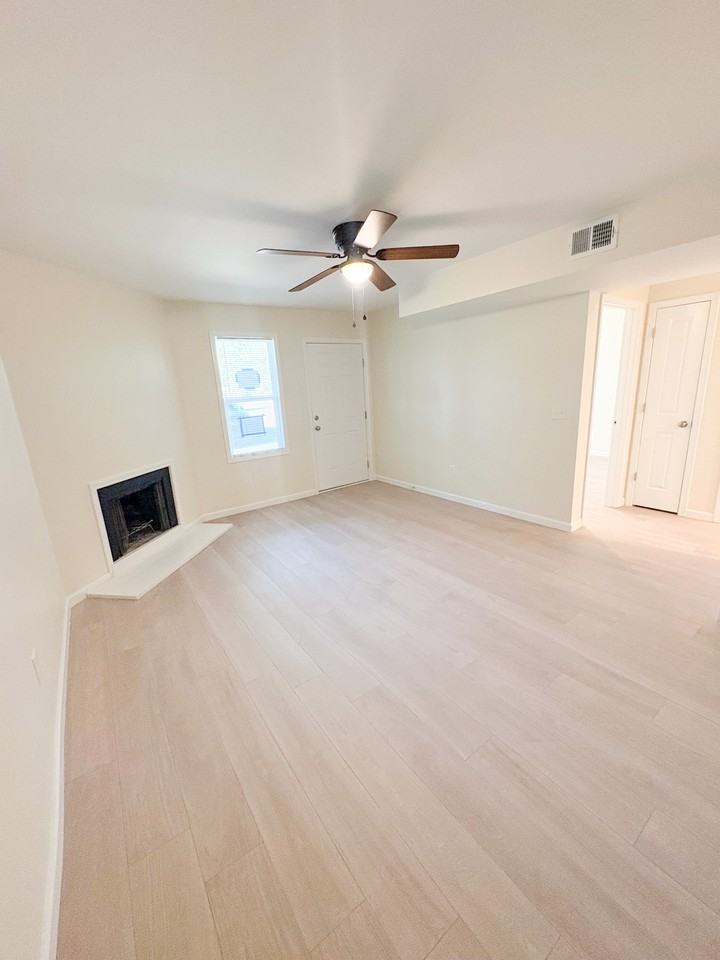 2924 Chatsworth Rd #C - Photo 4 of 17