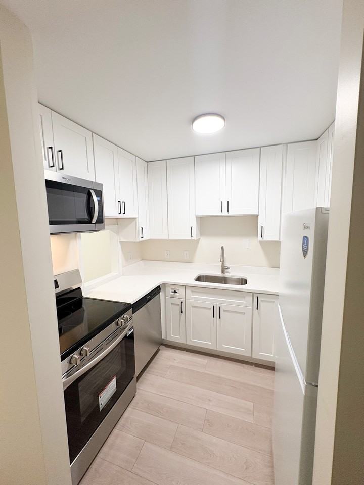 2924 Chatsworth Rd #C - Photo 6 of 17