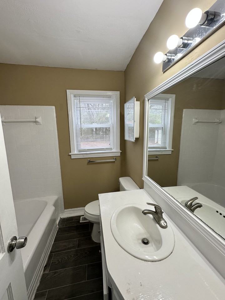 940 Meadowbrook Dr #1 - Photo 7 of 10