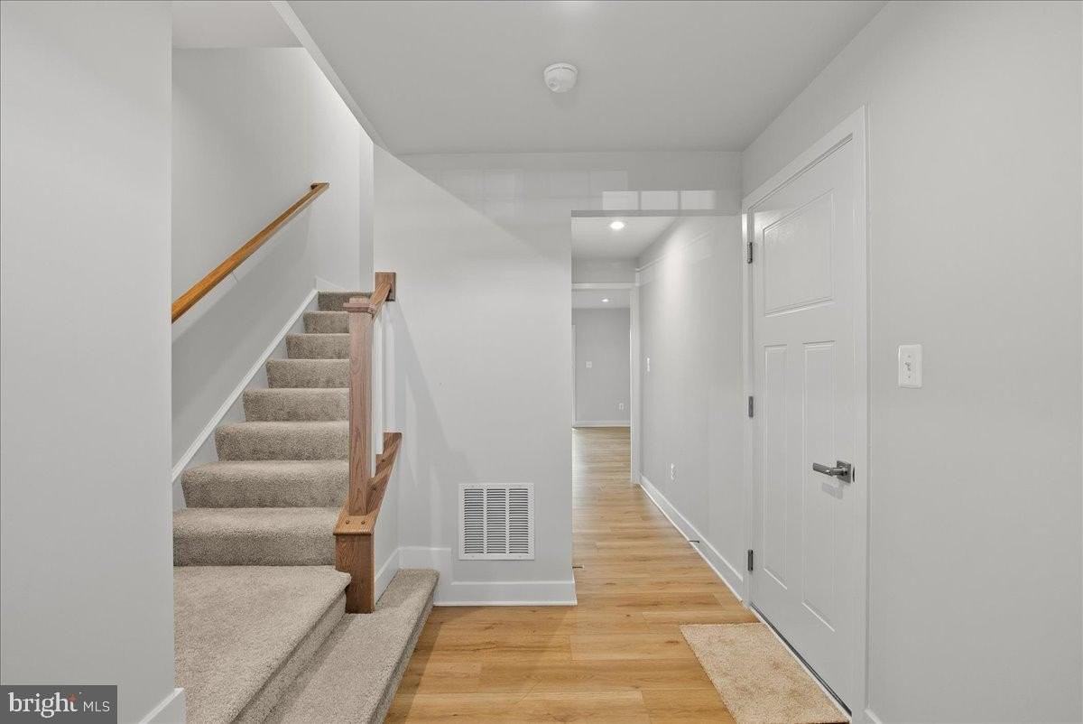 10302 Heritage Trail Ct - Photo 2 of 27