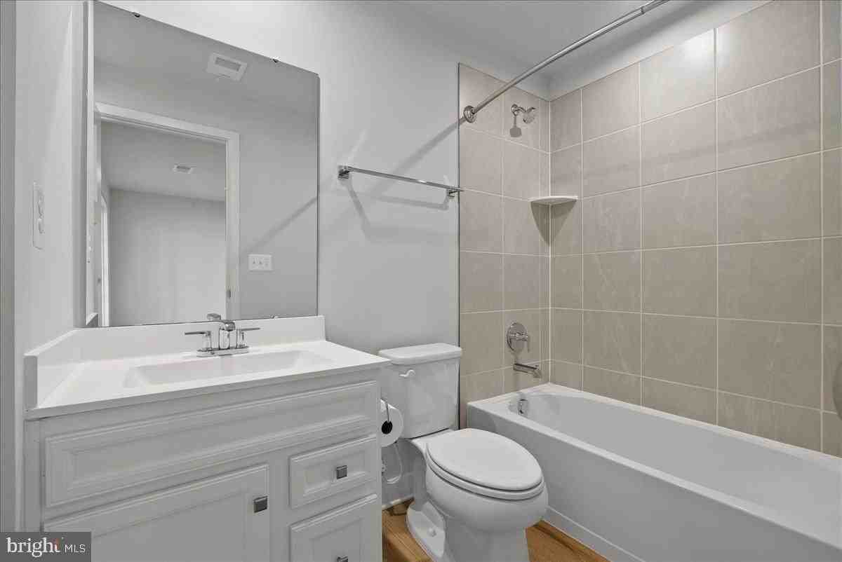 10302 Heritage Trail Ct - Photo 5 of 27