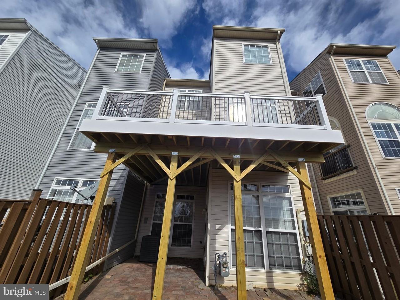 15692 William Bayliss Ct - Photo 2 of 34