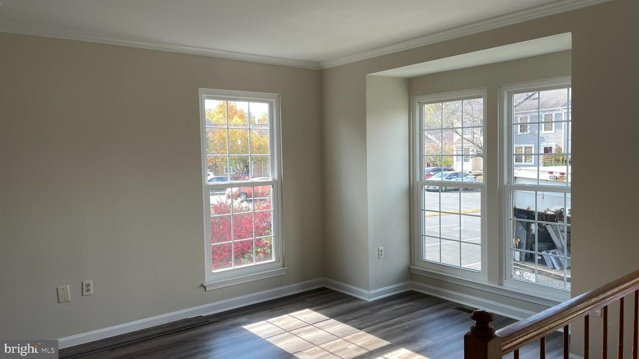 311 Knollwood Ct - Photo 5 of 17