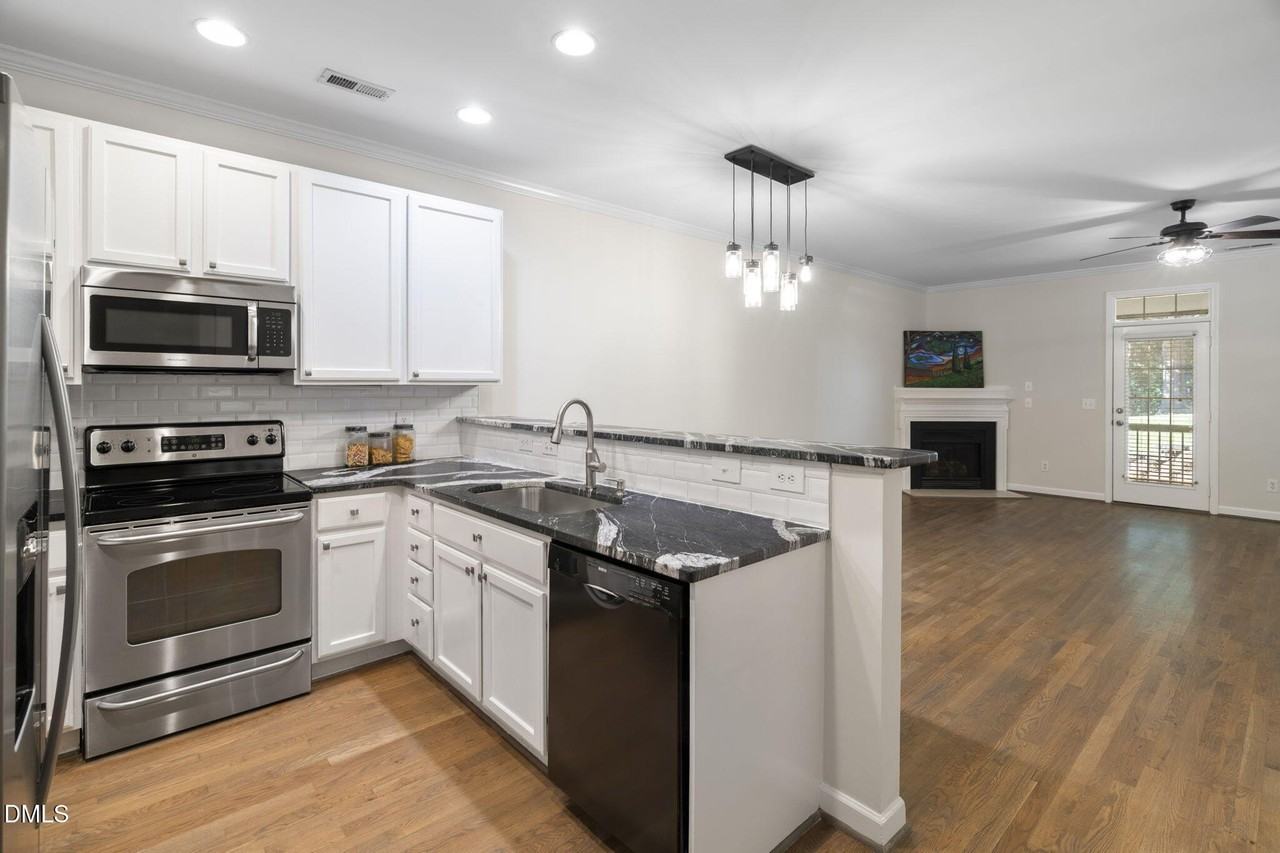 102 Jamison Woods Ln - Photo 2 of 50