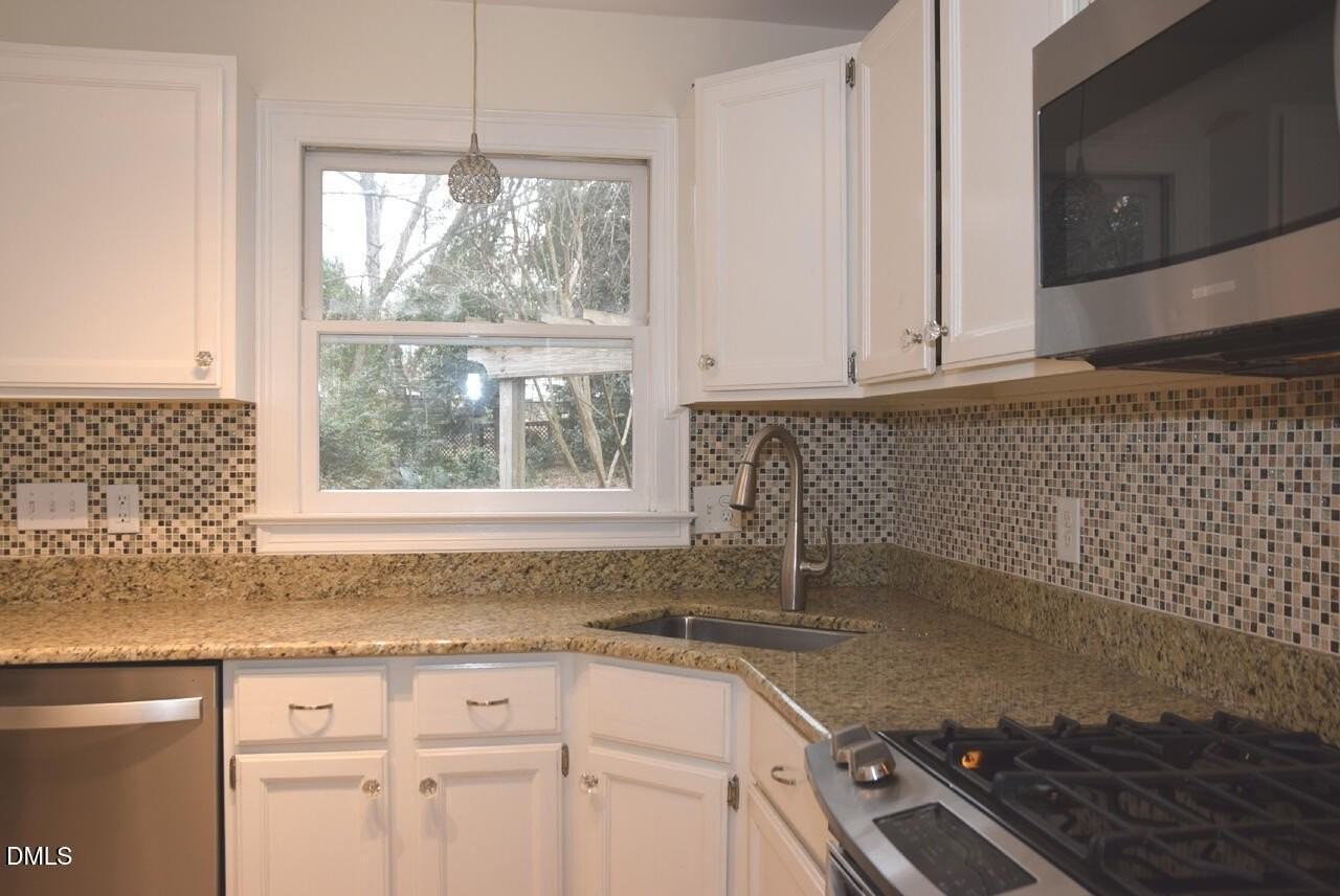 1321 Dale St - Photo 6 of 24