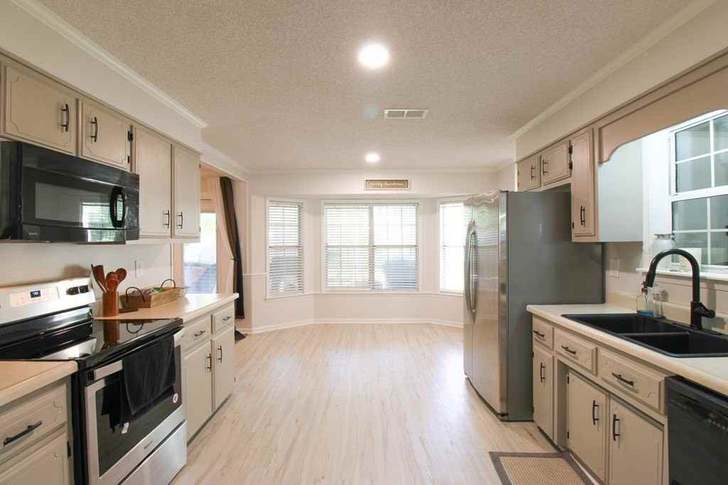 2821 Clayton Dr - Photo 2 of 29