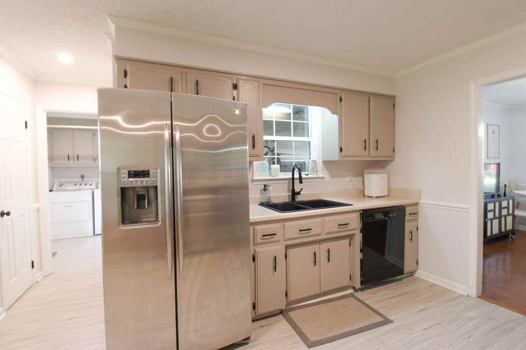 2821 Clayton Dr - Photo 4 of 29