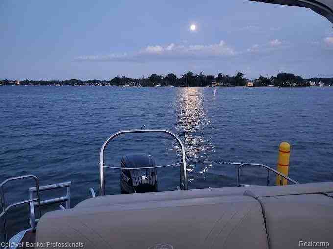 3590 Orchard Lake Rd - Photo 2 of 35