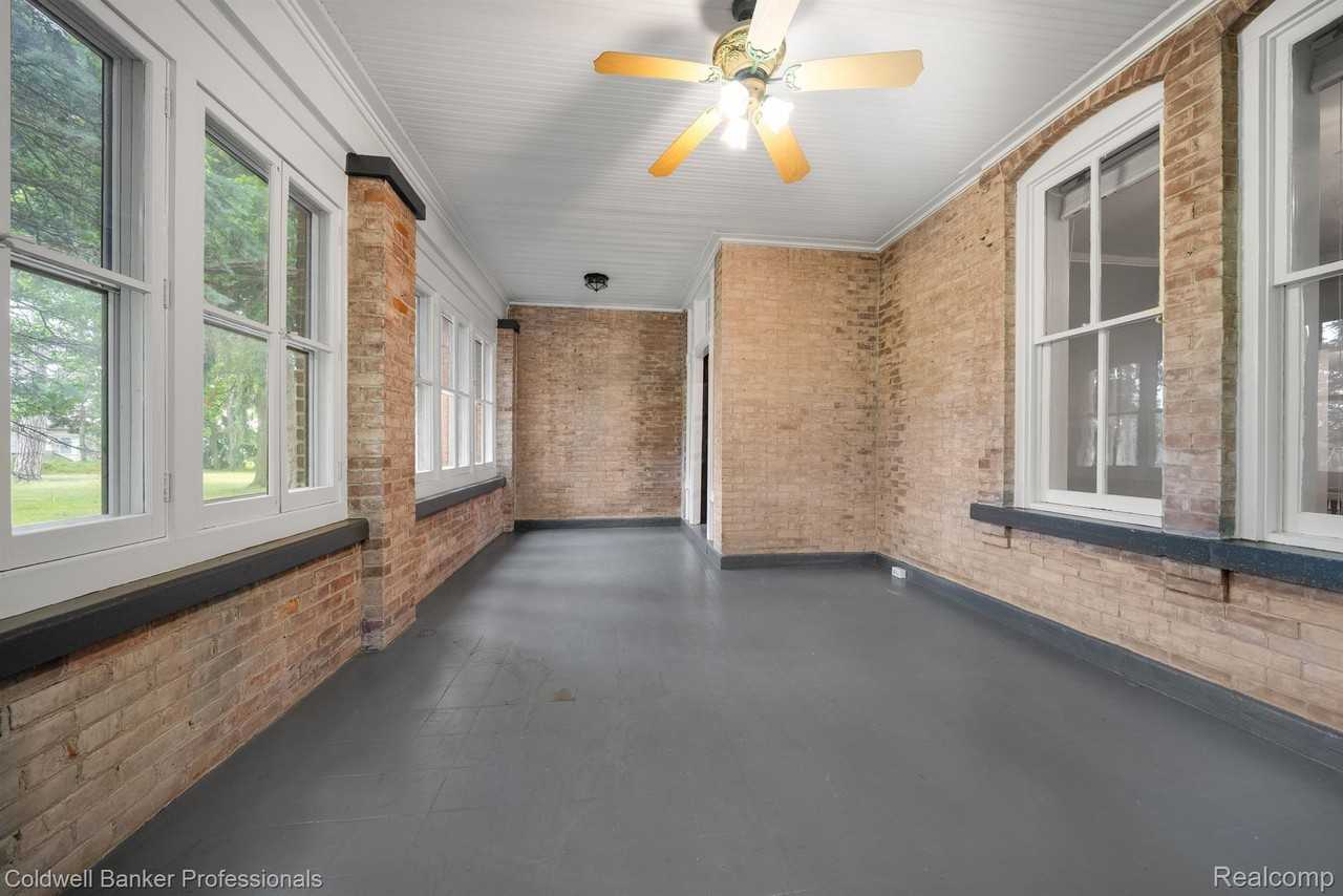 3590 Orchard Lake Rd - Photo 7 of 35