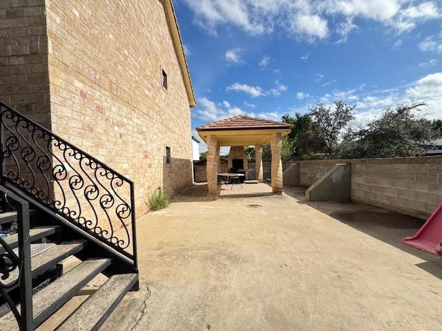 603 E Lane St - Photo 2 of 19