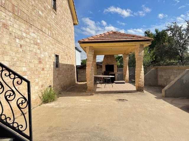 603 E Lane St - Photo 3 of 19