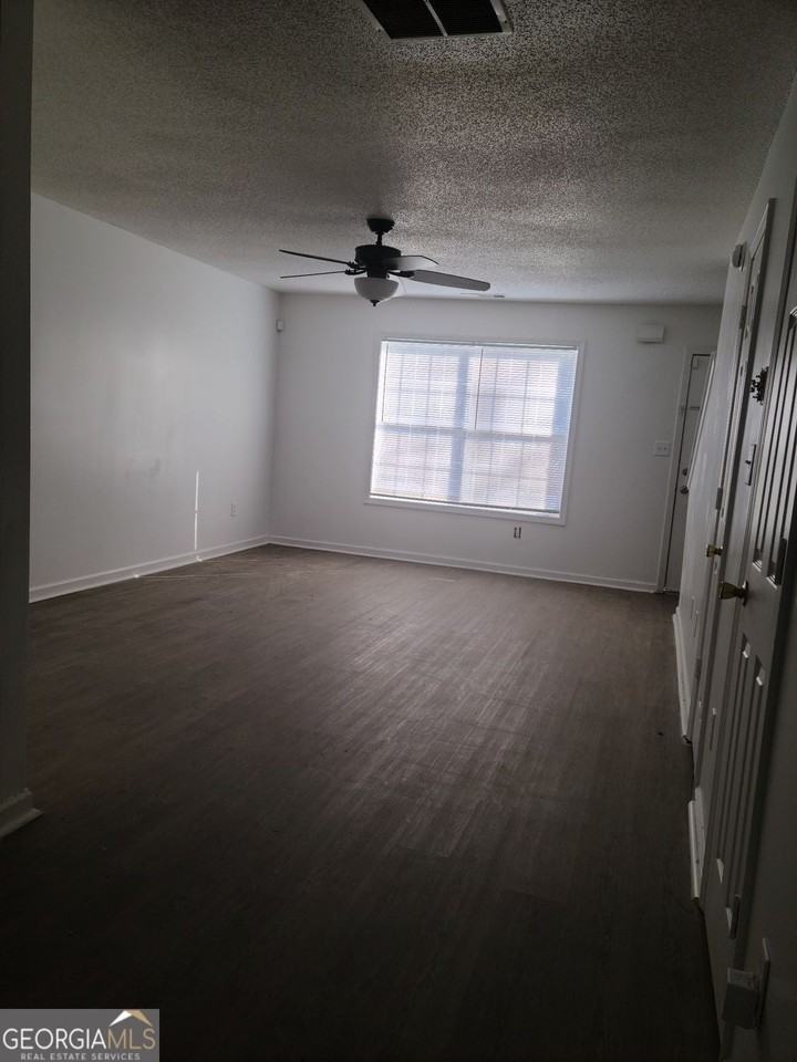 7146 Ravenwood Ln - Photo 2 of 13