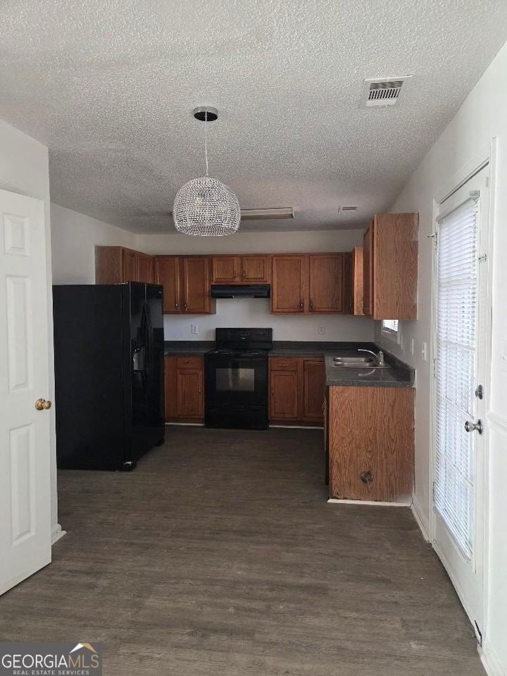 7146 Ravenwood Ln - Photo 3 of 13