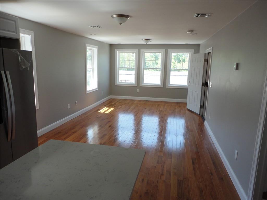 845 Manton Ave - Photo 3 of 7