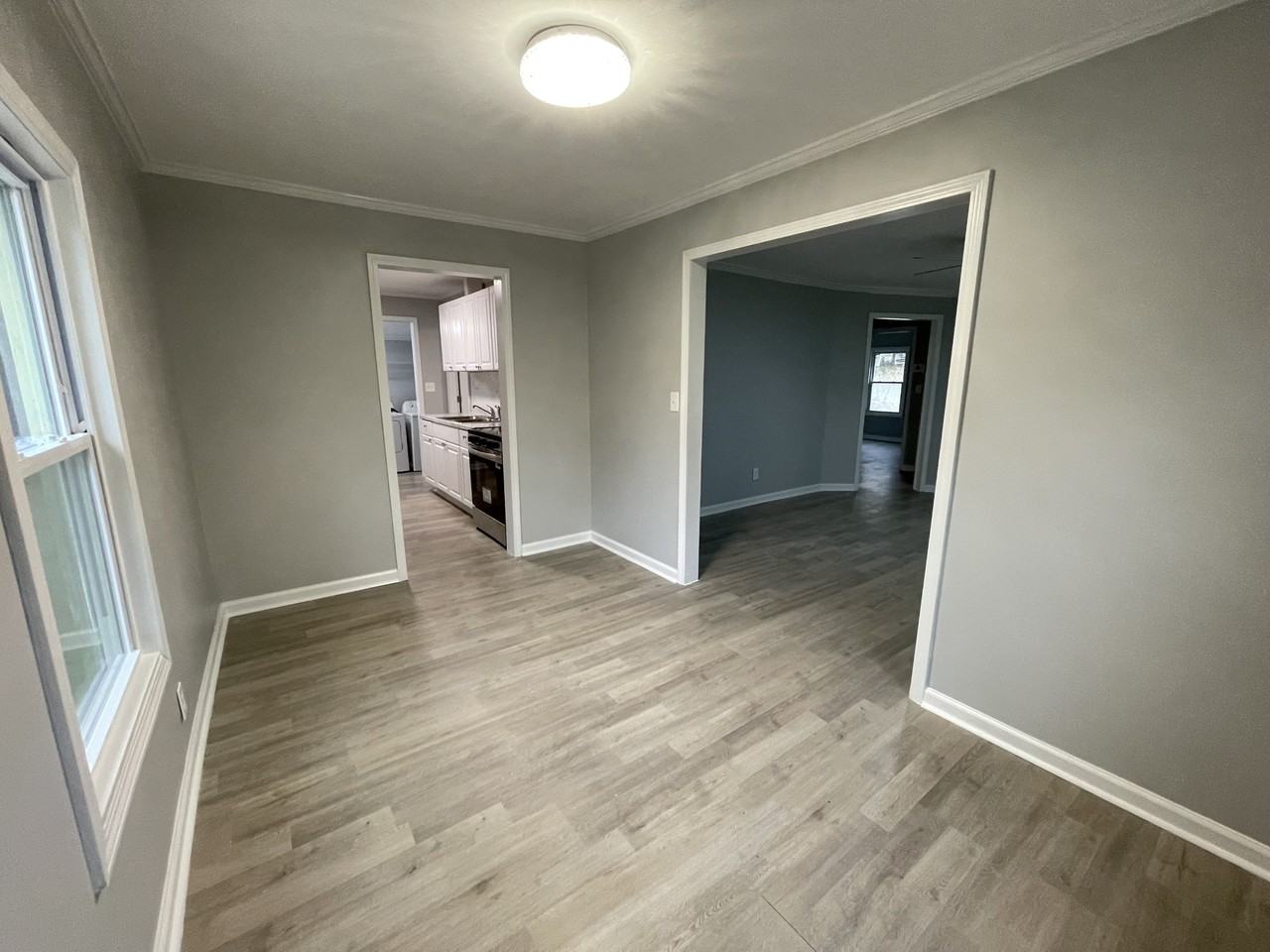 955 Eastwood Dr - Photo 2 of 12