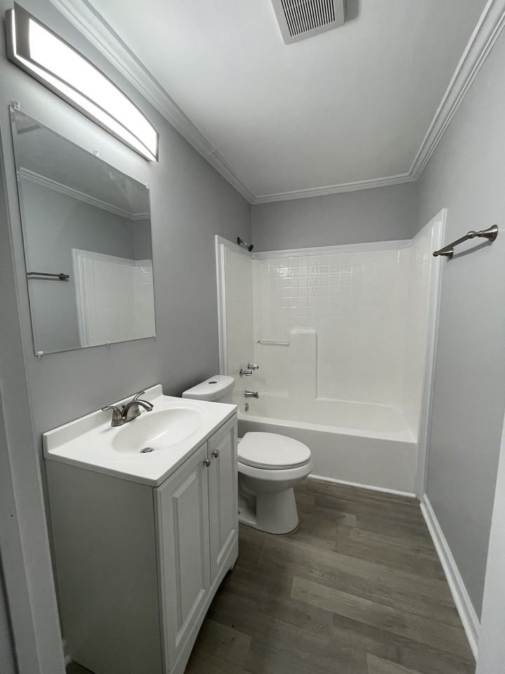 955 Eastwood Dr - Photo 3 of 12