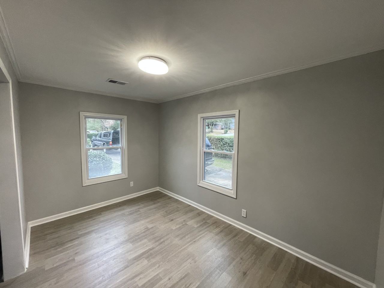 955 Eastwood Dr - Photo 7 of 12