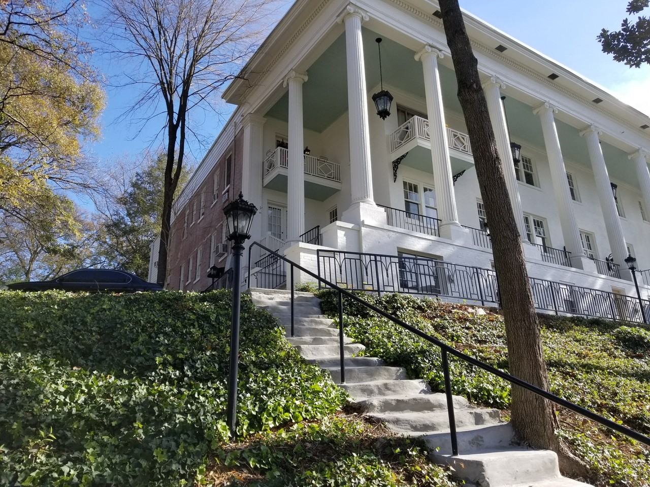 149 Peachtree Cir Ne #26 - Photo 2 of 32