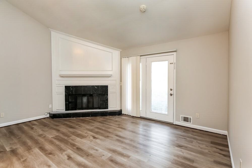 5253 Corinth Dr - Photo 4 of 16