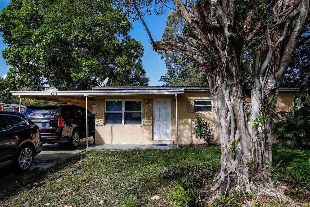 1311 Ne 33rd St - Photo 2 of 2